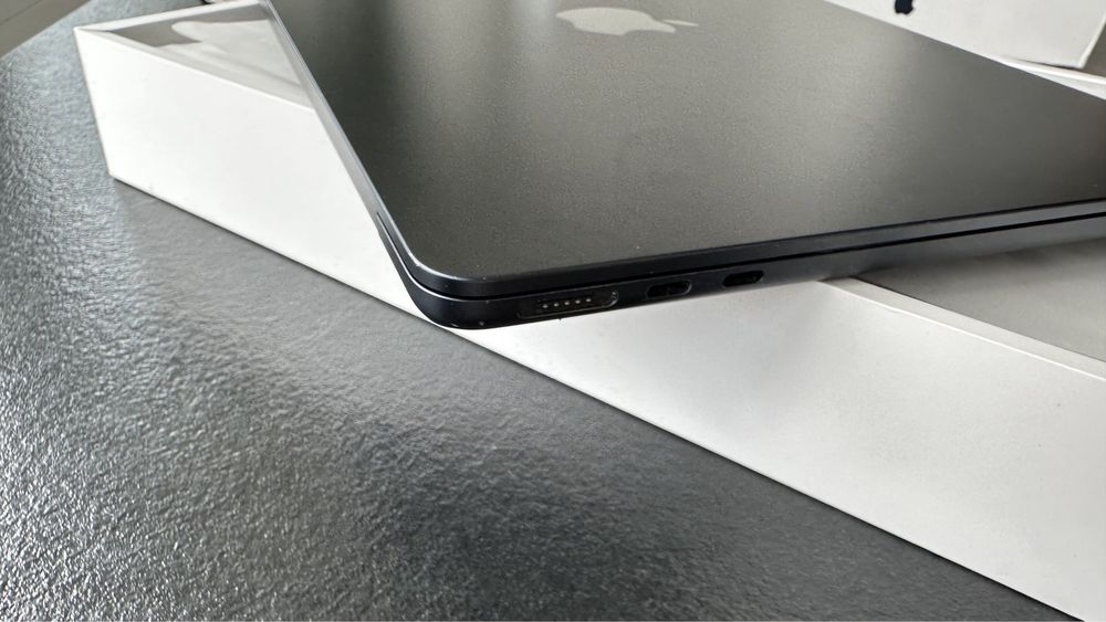 Macbook air 2022 M2 батарея 100%