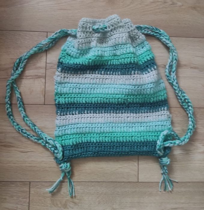 Plecak ręcznie robiony na szydełku