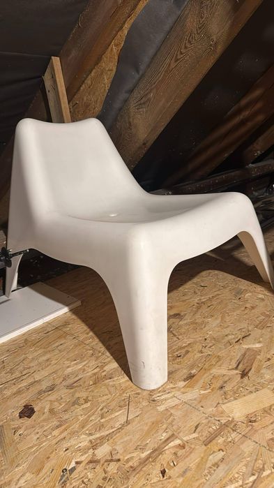 Biały fotel ogrodowy Ikea