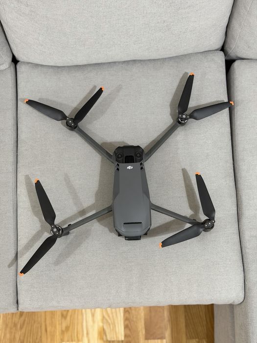 Drone DJI MAVIC 3 c/ 2 baterias extra