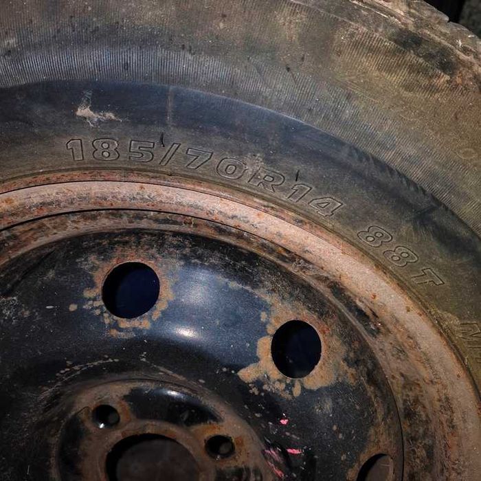 Зимова гума "KUMHO" зі сталевими дисками для Dacia Логан