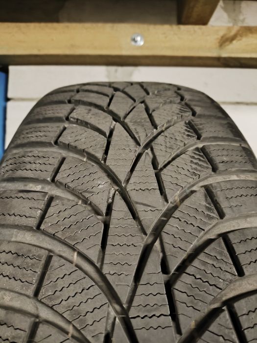 Opony zimowe Toyo 225/55 R19 Montaż Wysyłka 
Cena za sztukę posiadam 2