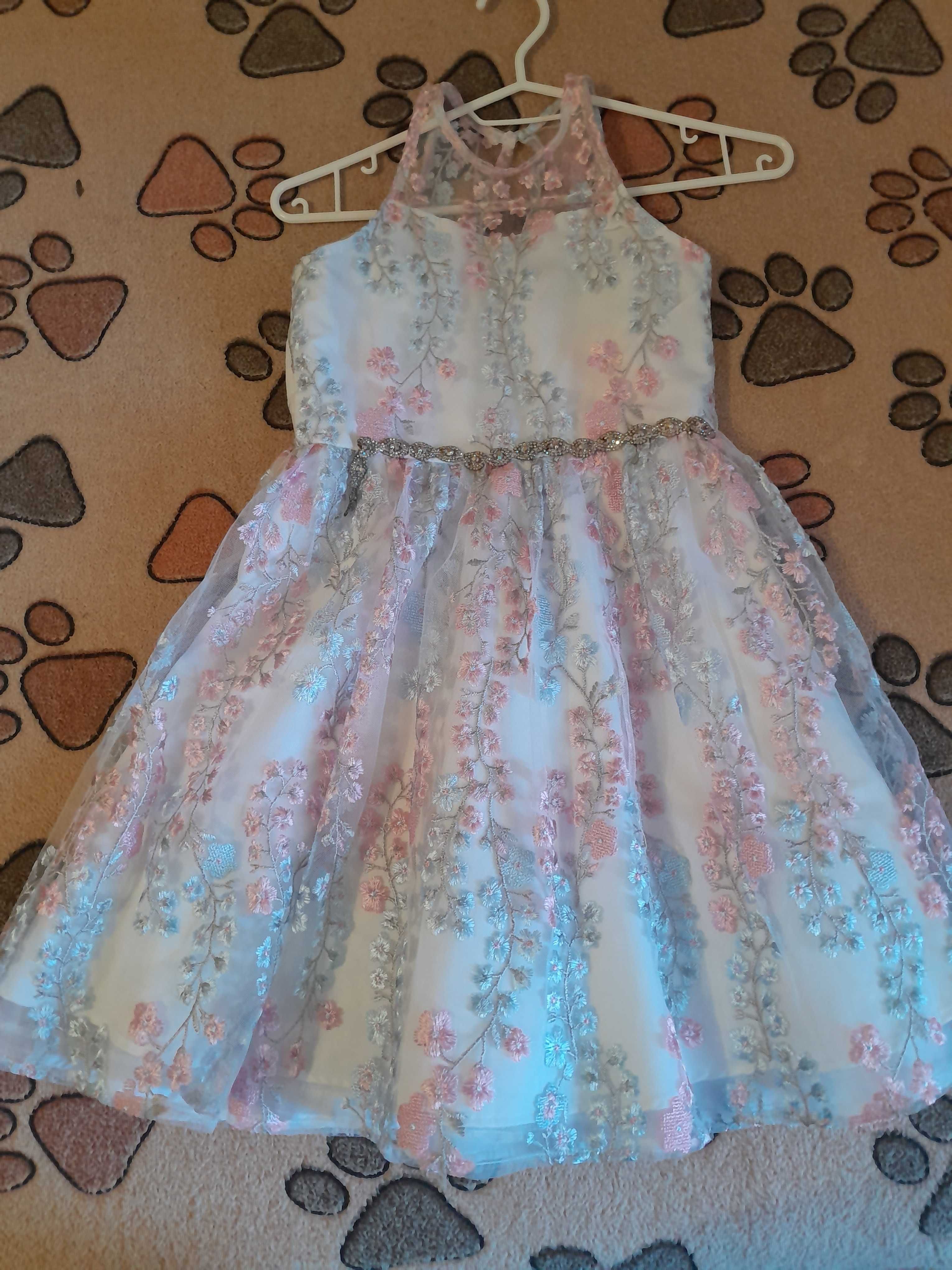Красиве платтячко для дівчинки.Вік 8-10 років.