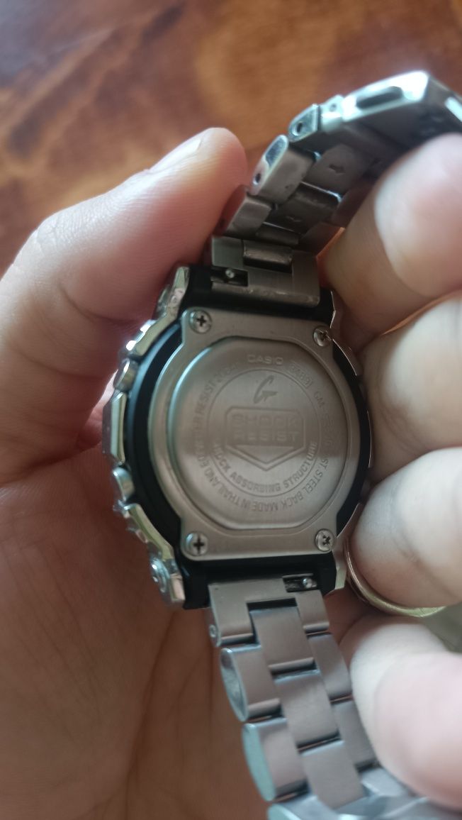 Casio G-Shock na metalowej Bransolecie