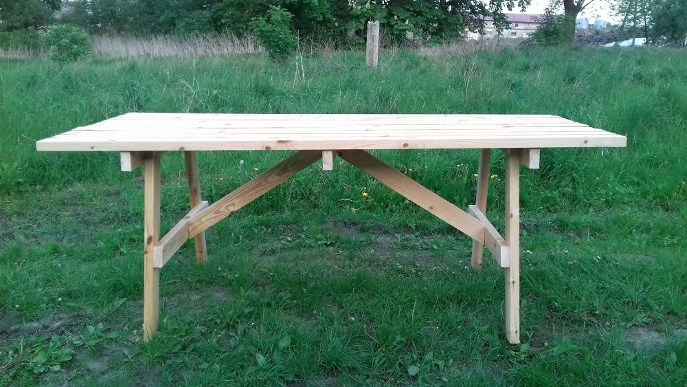 Stół ogrodowy - drewniany