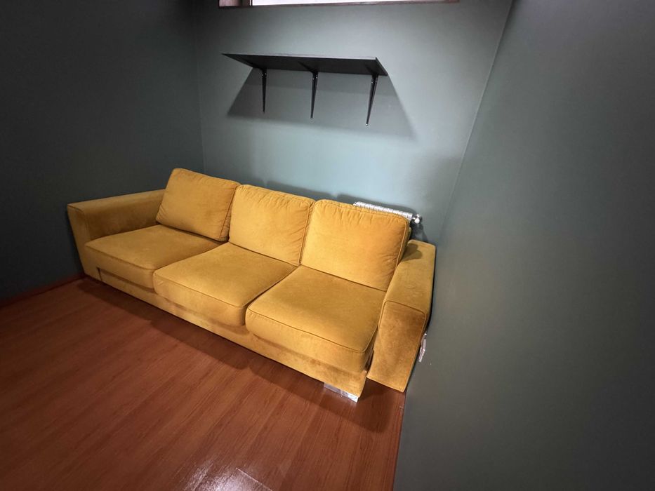 Sofá 3 lugares amarelo