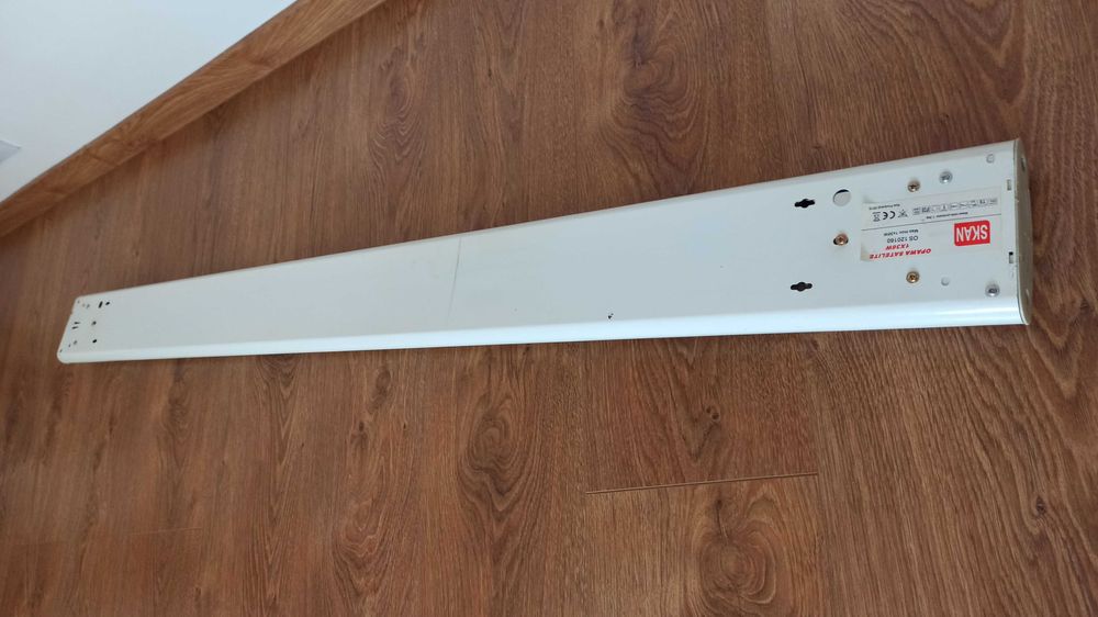 Oprawa świetlna pod szafkowa do garażu 1x36 WAT   134 cm długa