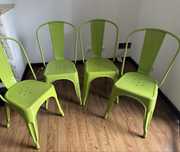 4 cadeiras empilhaveis verdes