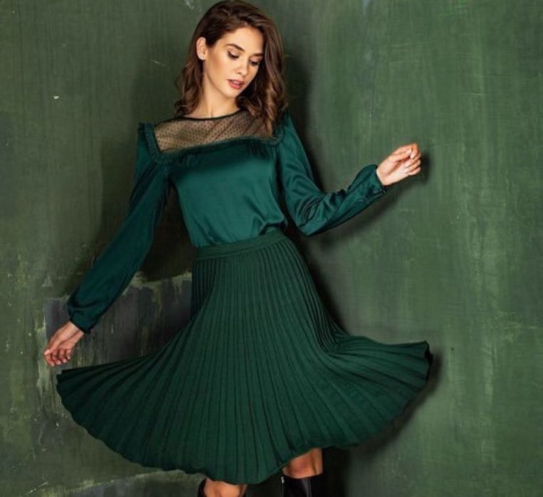 Стильна легка смарагдова 42 розмір