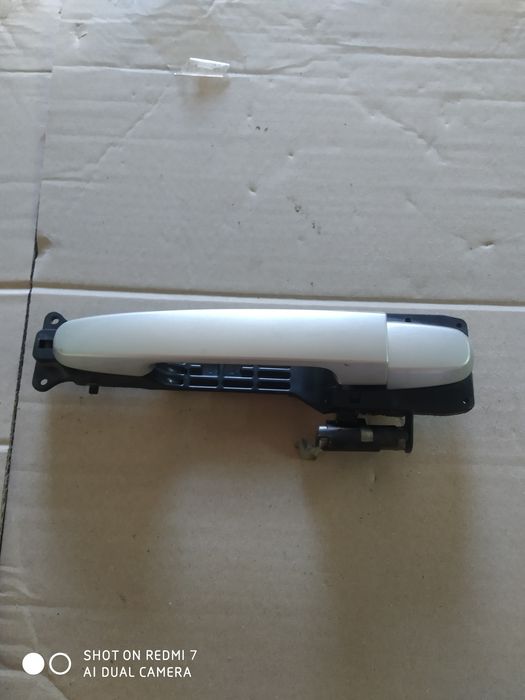 Ручка дверi Тойота аурic 08года пр-права