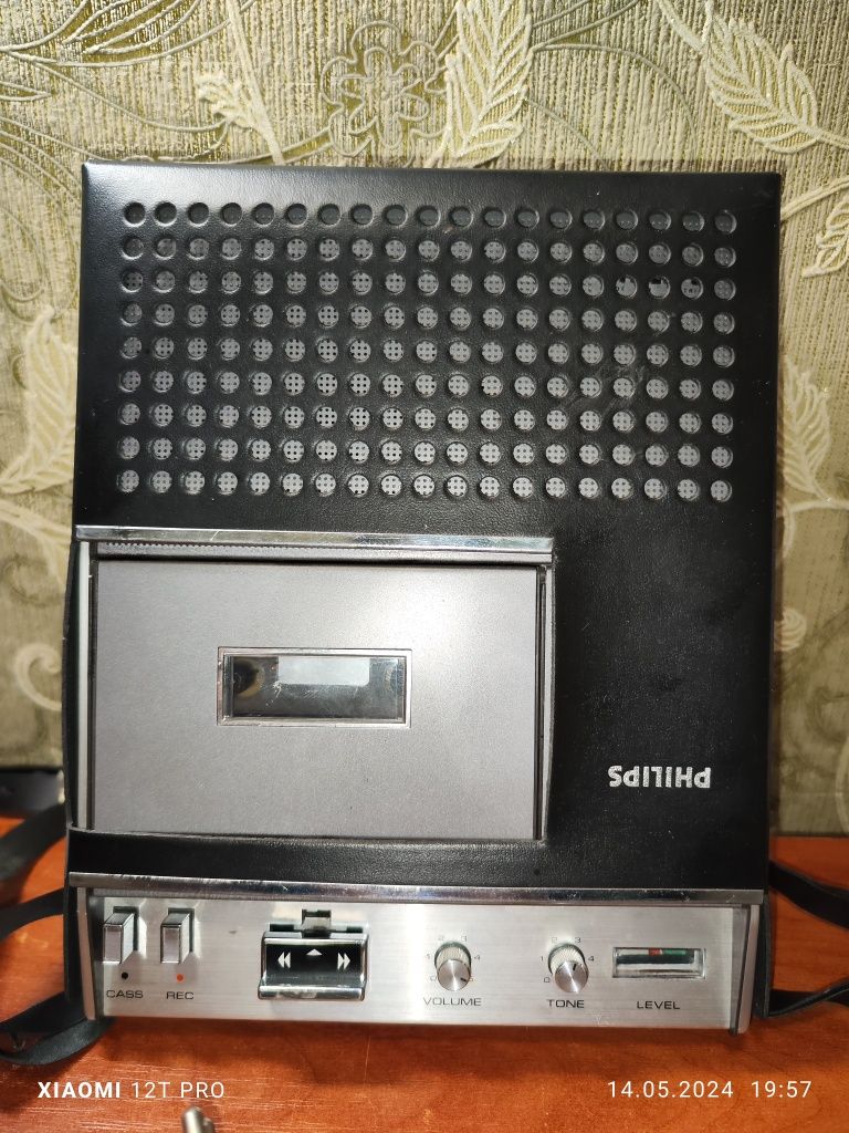 Продам PHILIPS N2204 Cassette Recorder