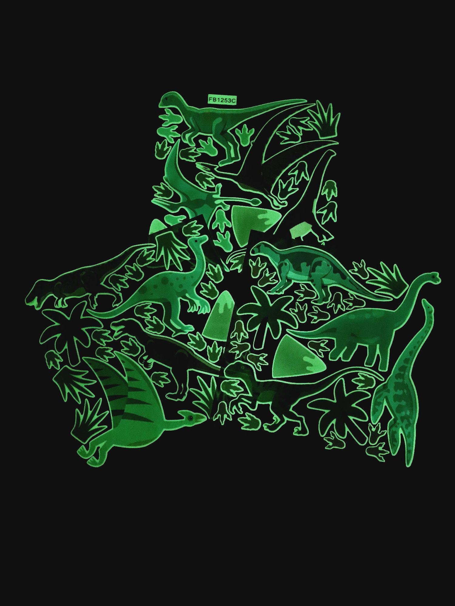 Naklejki świecące w ciemności na ścianę Dinozaury 86 sztuk