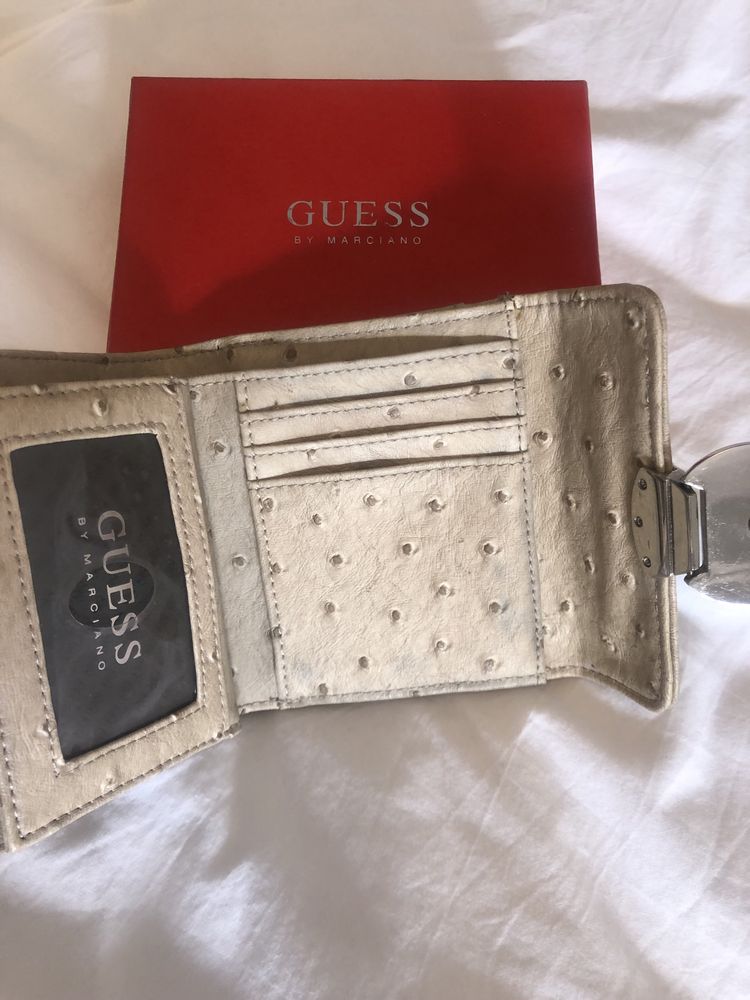 Porta moedas Guess