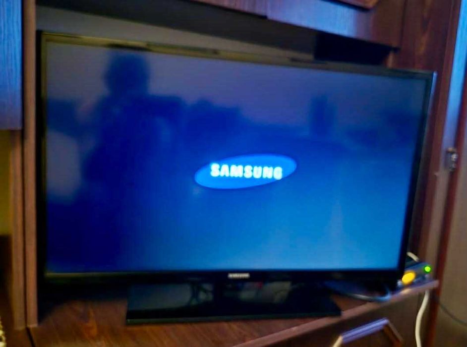 Телевізор Samsung 32" діагональ в ідеальному стані