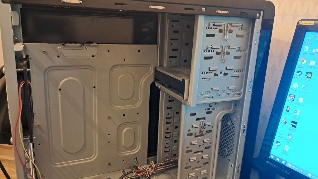 Корпус Asus Vento A6 ATX з кард рідером та DVD