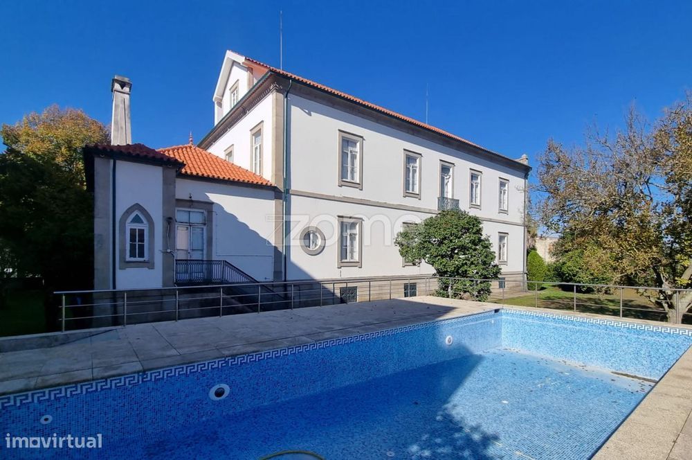 Palacete em Chaves - Condomínio APTs de luxo