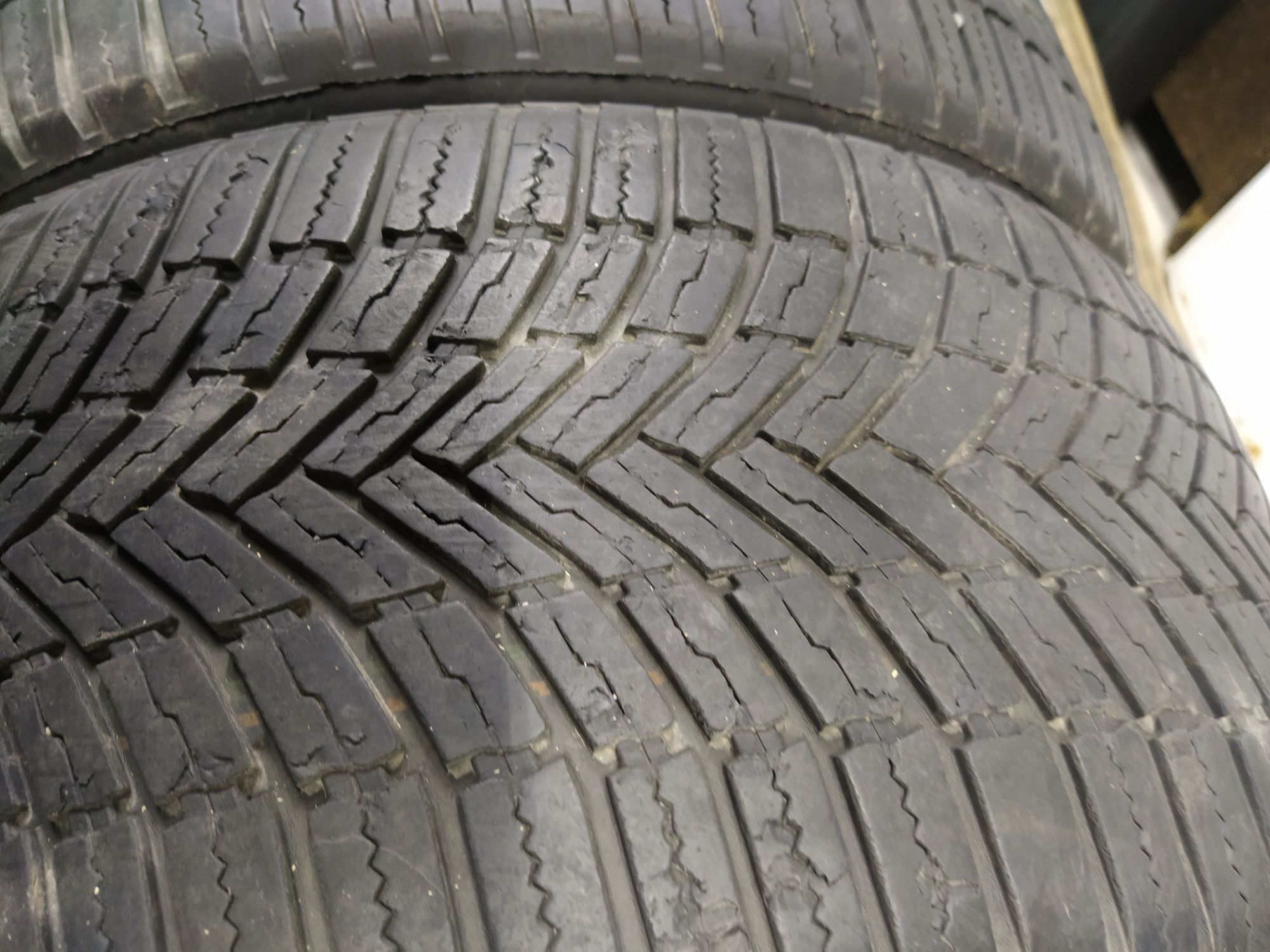 2 Opony wielosezonowe 225/40r18 BRIDGESTONE 2019r