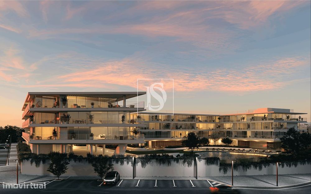 T4 | 208 m² | NOVO, LUXO | Varanda, Suítes, 3 Estacionamentos e Arrumo