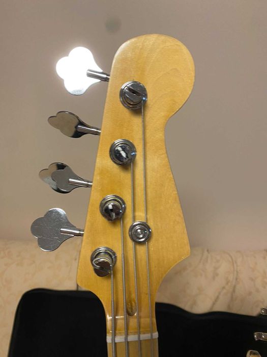 Guitarra de dois Braços (Baixo de 4 cordas e Guitarra de 6 Cordas)