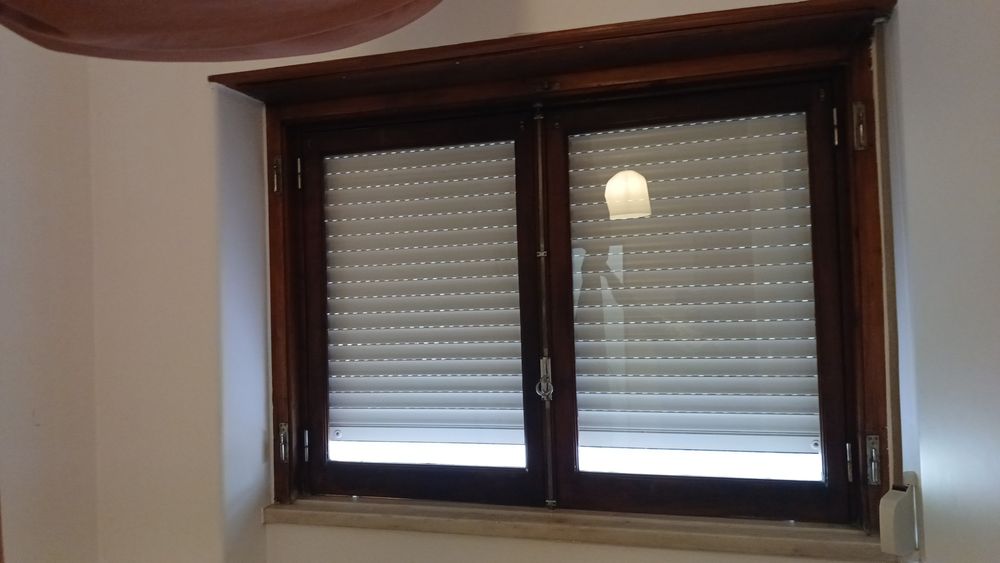 Vendo janelas com aro de madeira