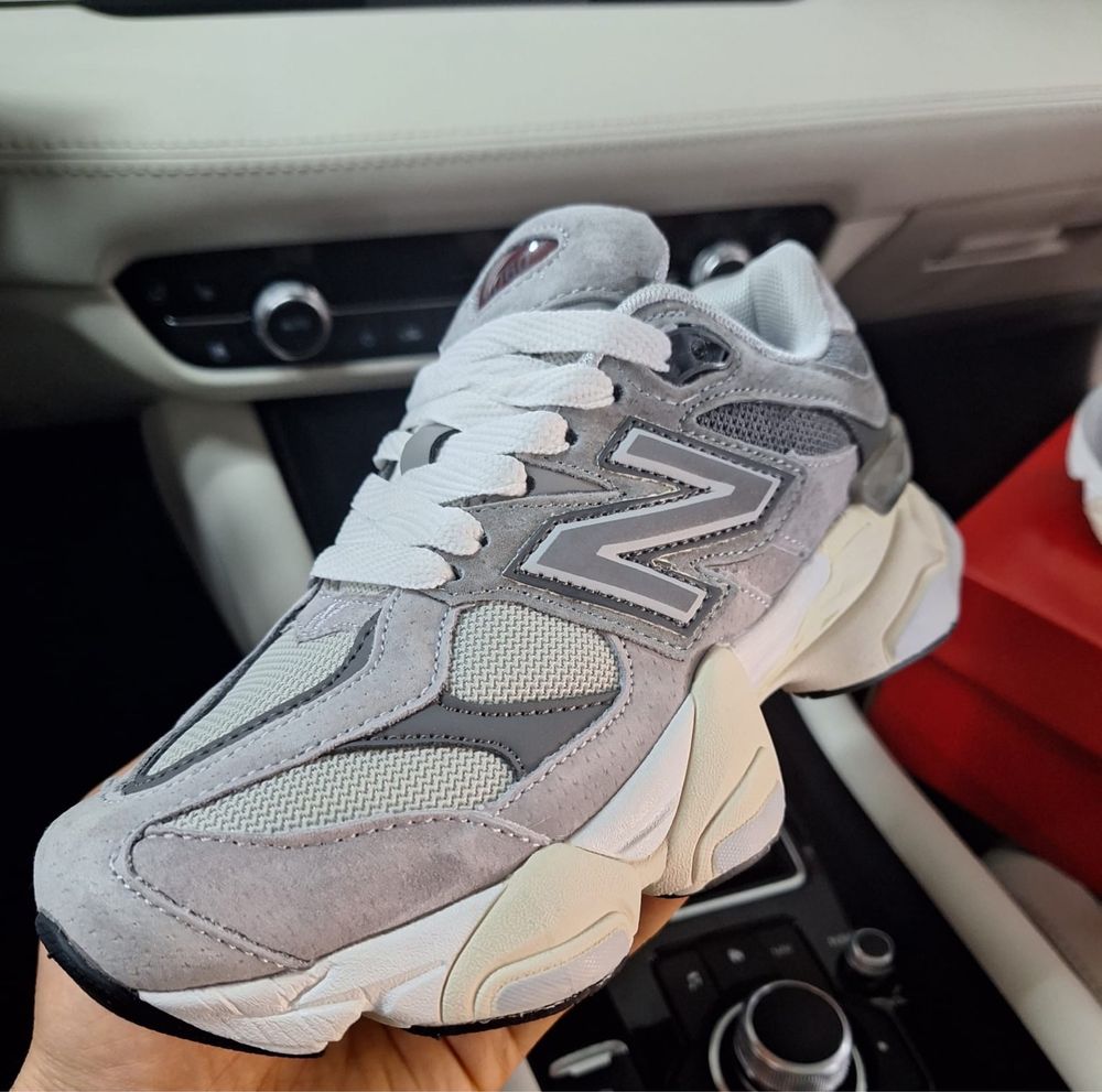 New Balance 9060 в сірому кольорі жіночі