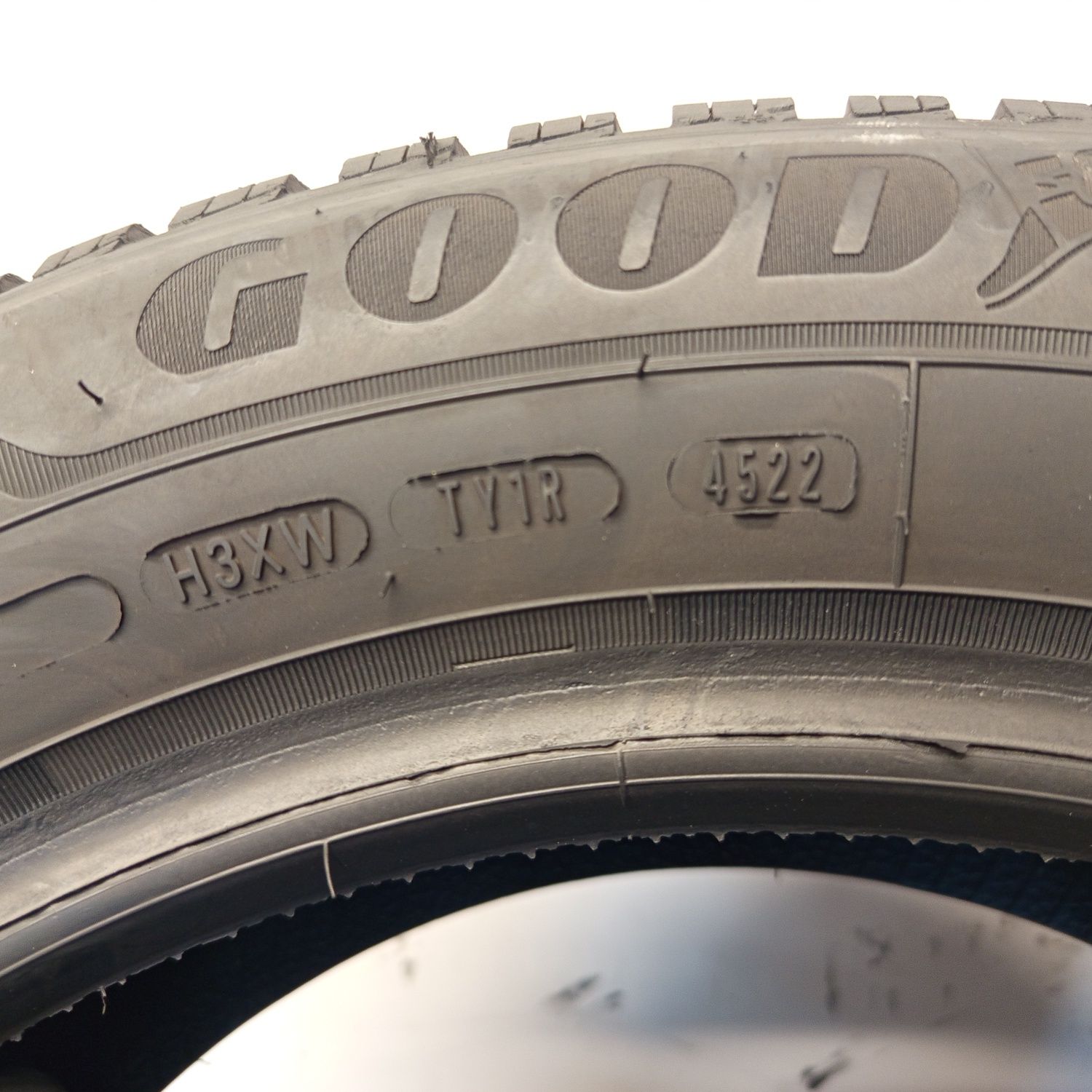 205/60R16 Goodyear Ultra Grip 9+