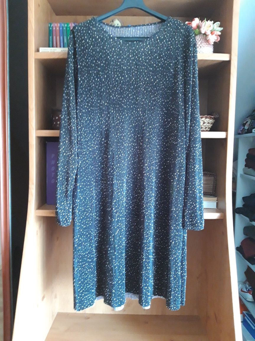 Śliczna mini trapezowa plisowana  sukienka plus size rozmiar 50/52/54