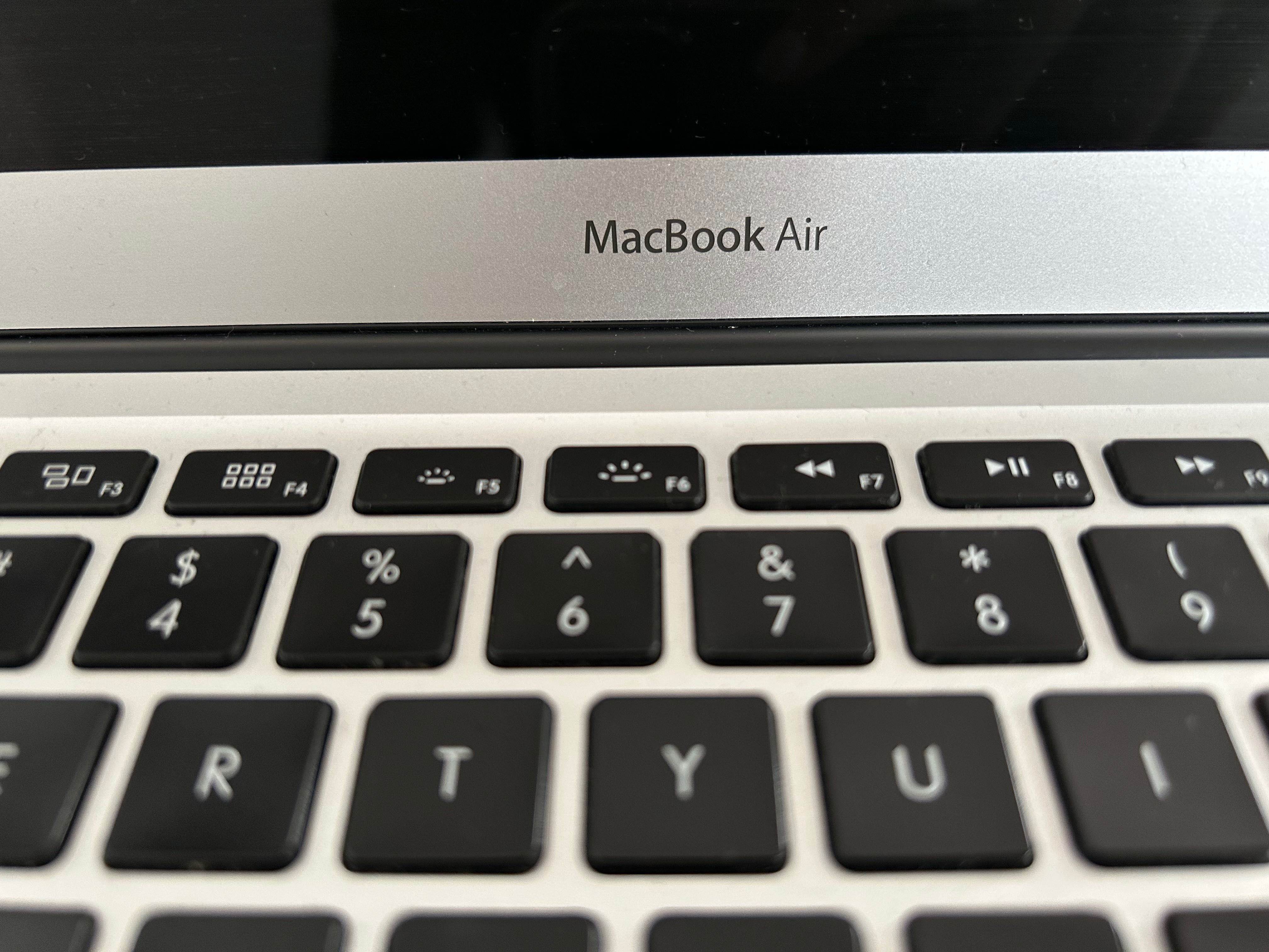 MacBook Air 13 w etui od nowości