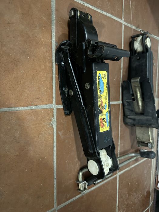 Домкрат Пасат Б3 Б4 Б5 Гольф 3 4 5 6 Сеат Шкода Оригінал Крюк Ключ