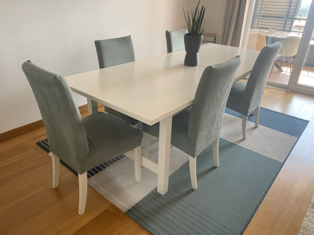 Mesa + 5 cadeiras