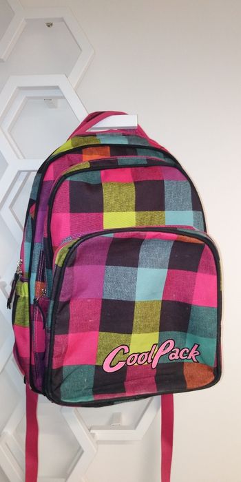 Plecak szkolny Cool Pack lekko zniszczony od spodu.