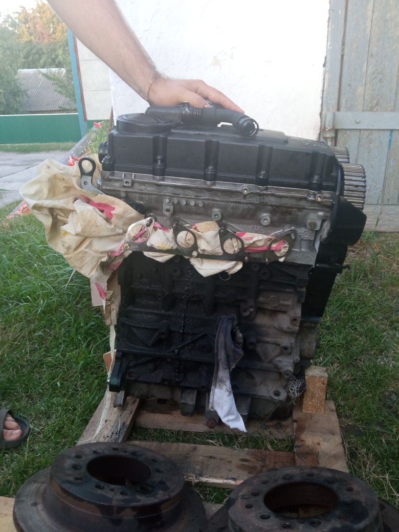 Двигун під розбір
