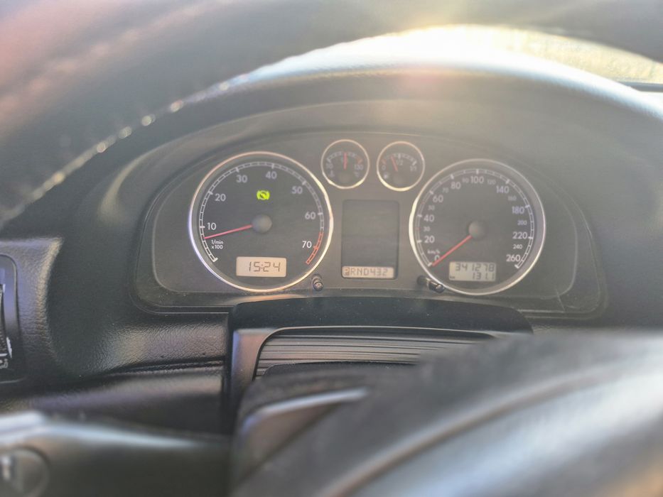 Продам власний автомобіль Volkswagen Passat B5+