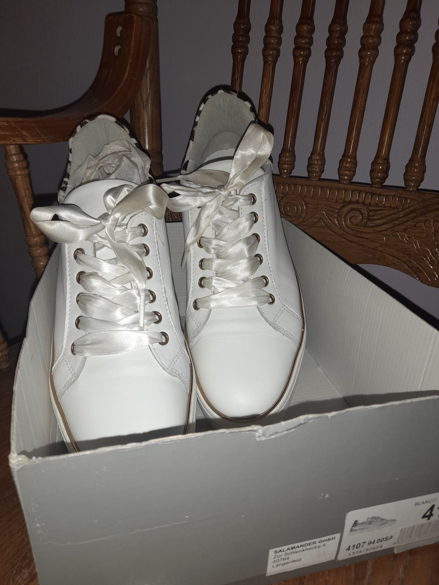 Białe sneakersy Salamander