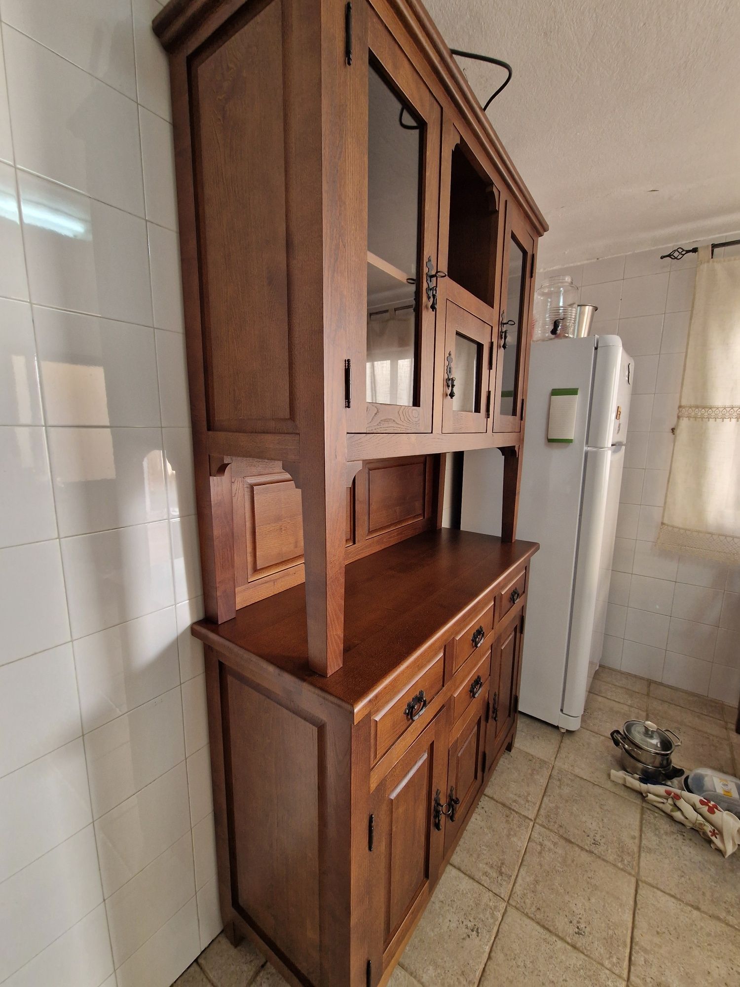 Louceiro com mesa e cadeiras