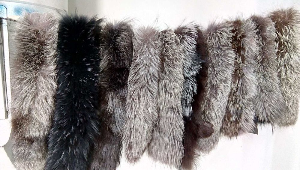 Меховой воротник.