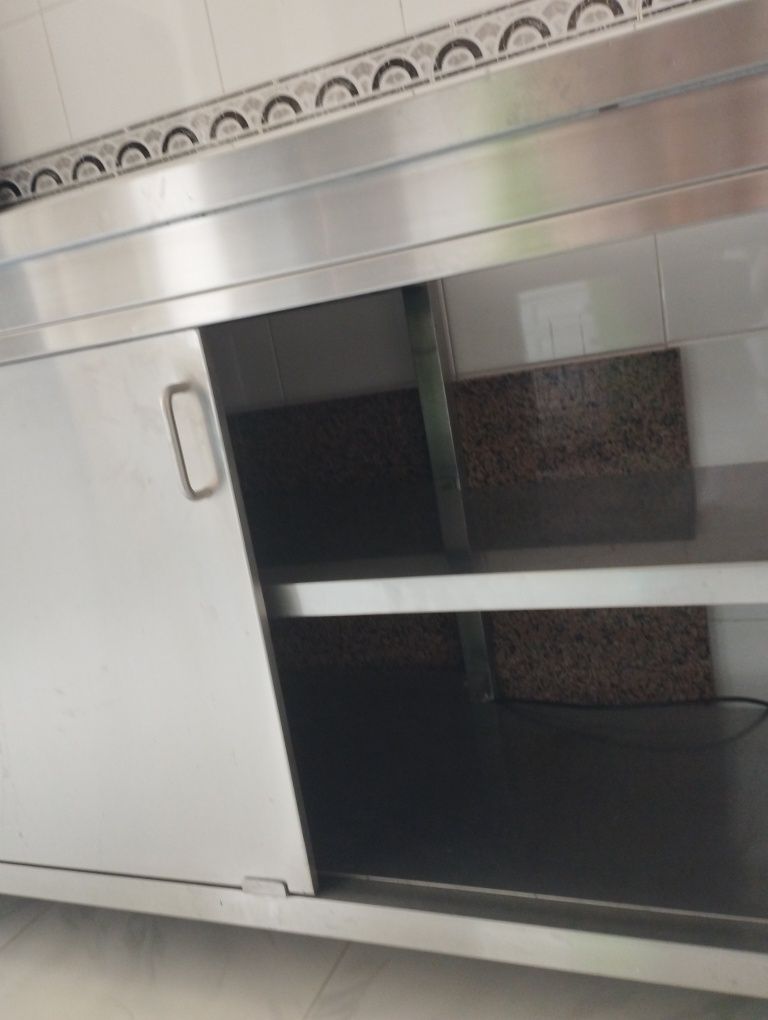 Balcão inox com duas portas
