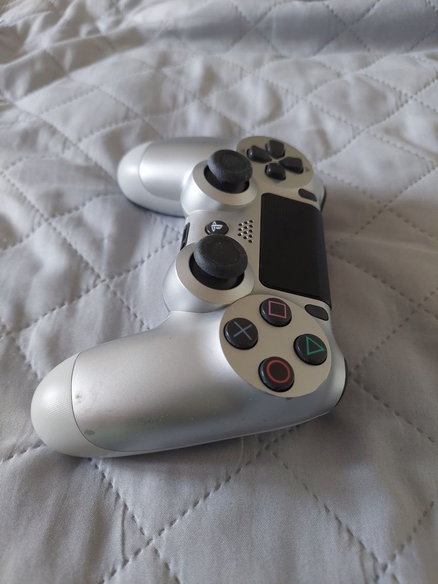 Pad Dualshock PS4 srebrny oruginał
