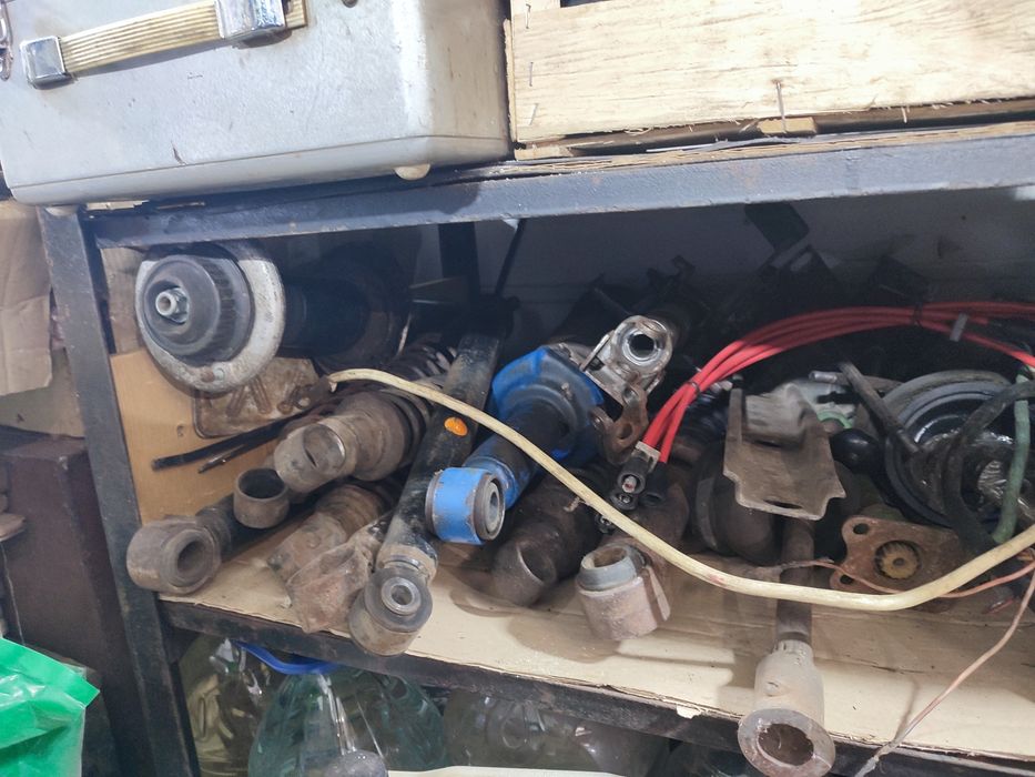 Бензобак, повітряний фільтр та педалі. Розборка ЗАЗ-968 (запорожець).