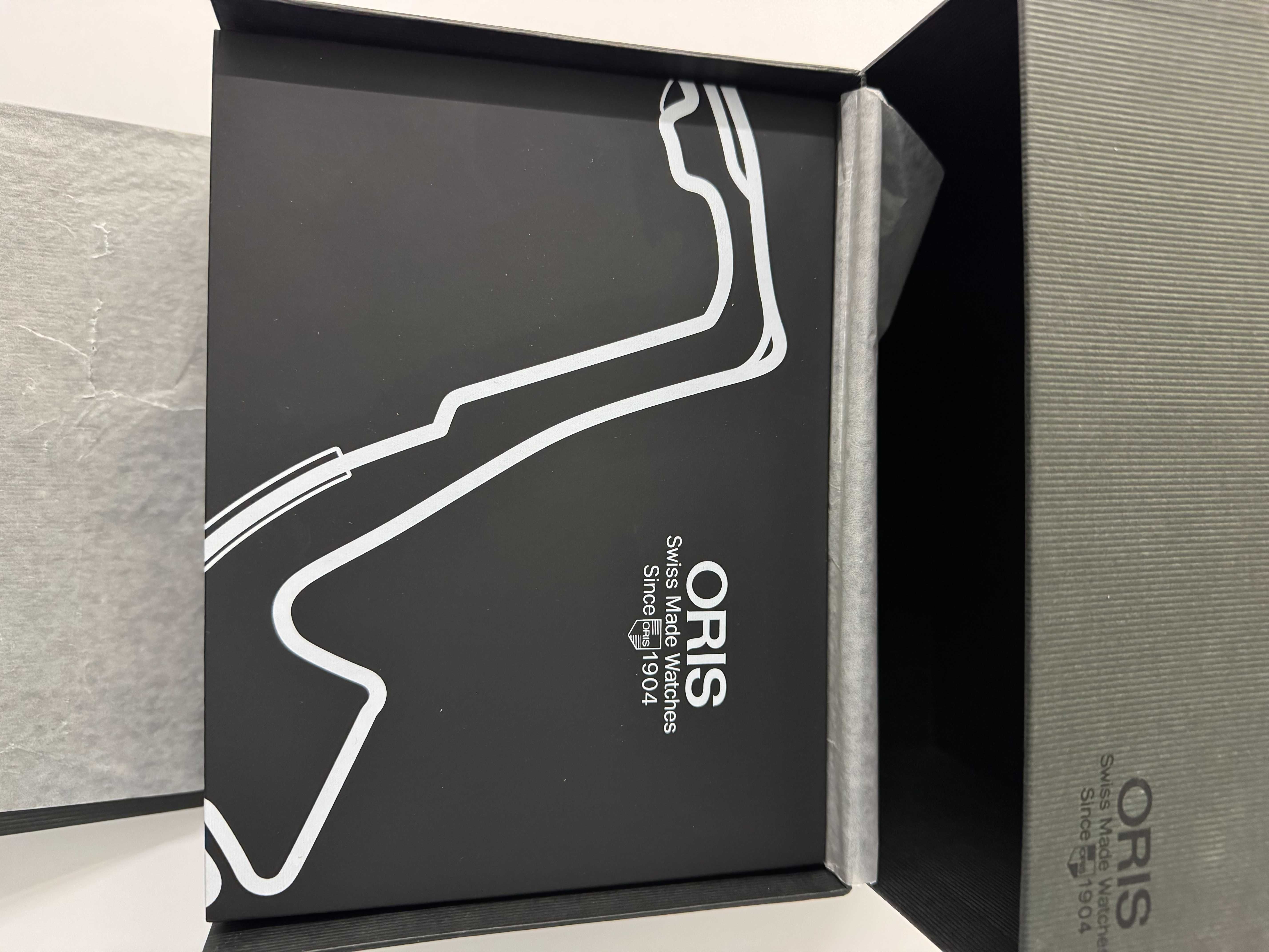 Новые Швейцарские часы  Oris 585.7525.40.64 LS.5.20.44FS