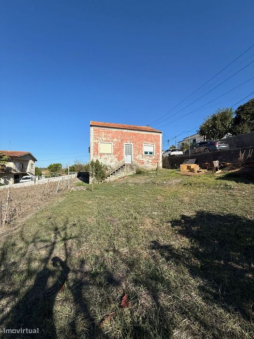 Moradia T2 Com terreno de 8000 m2