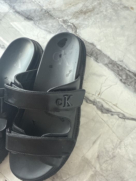 Шльопки calvin klein в стилі шипрів