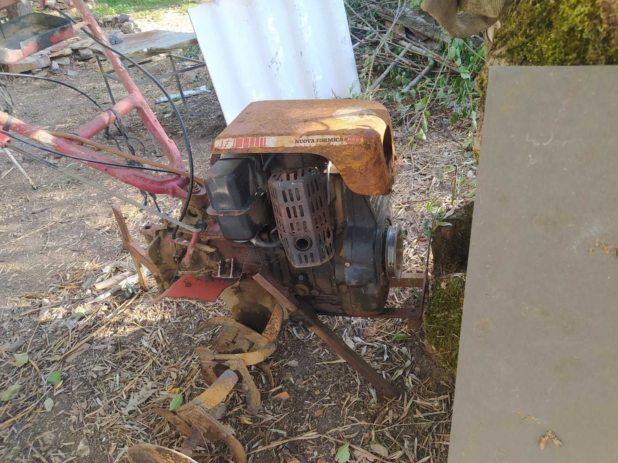 Motocultivador com reboque/freses