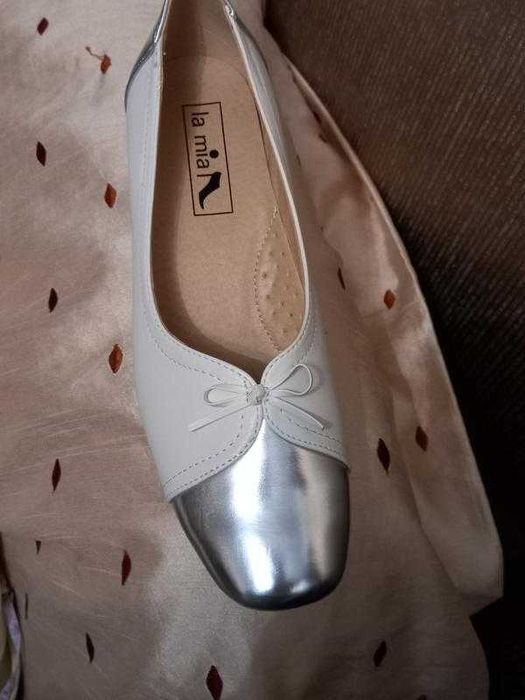 Новые красивые туфли размер 39 кожа