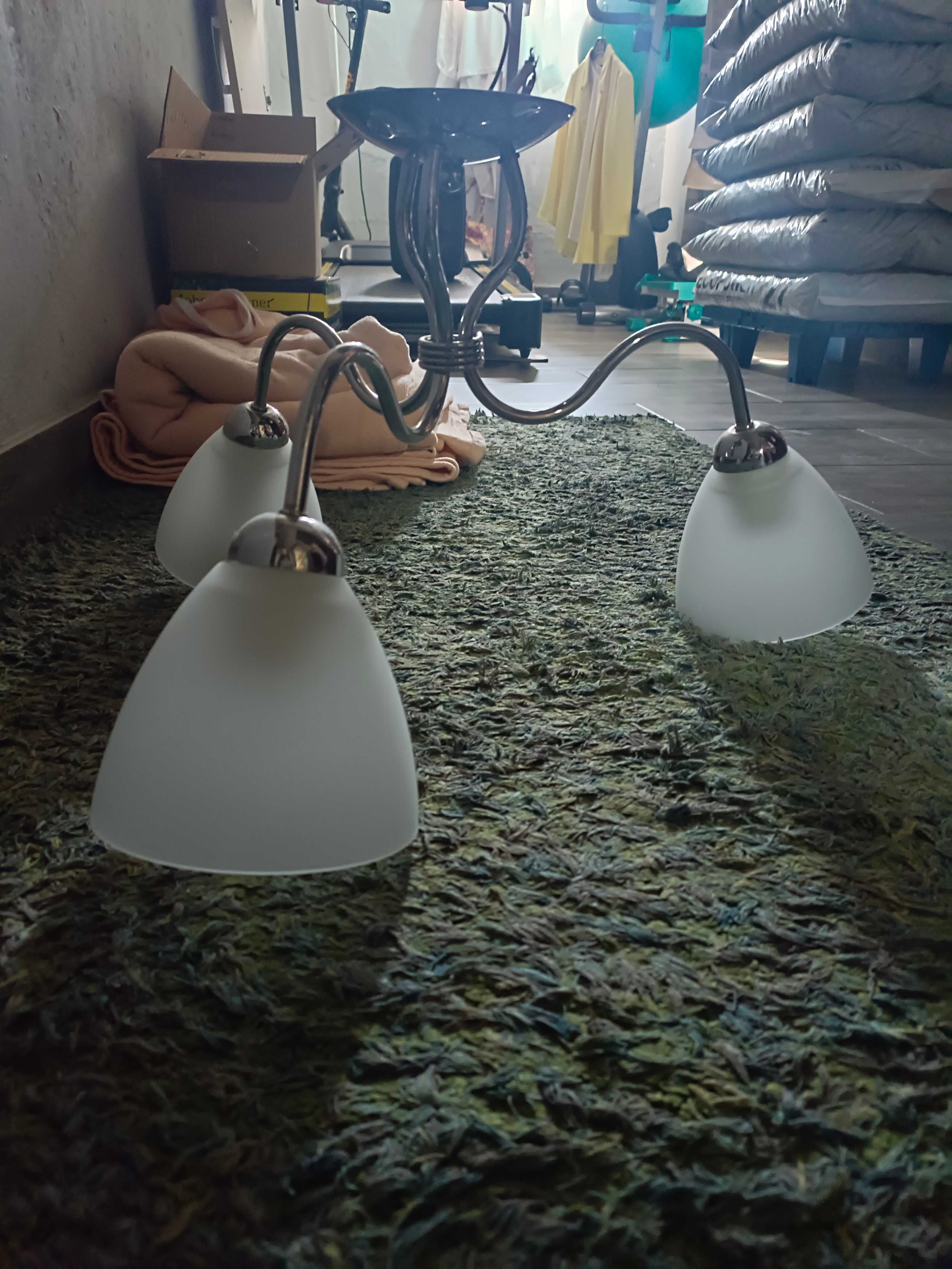 Lampa wisząca z dwoma kinkietami