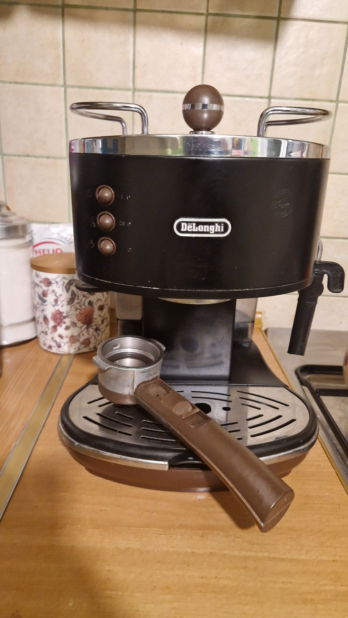 Ekspres kolbowy DeLonghi