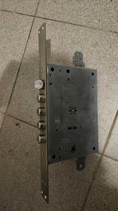 Дверний замок Mottura