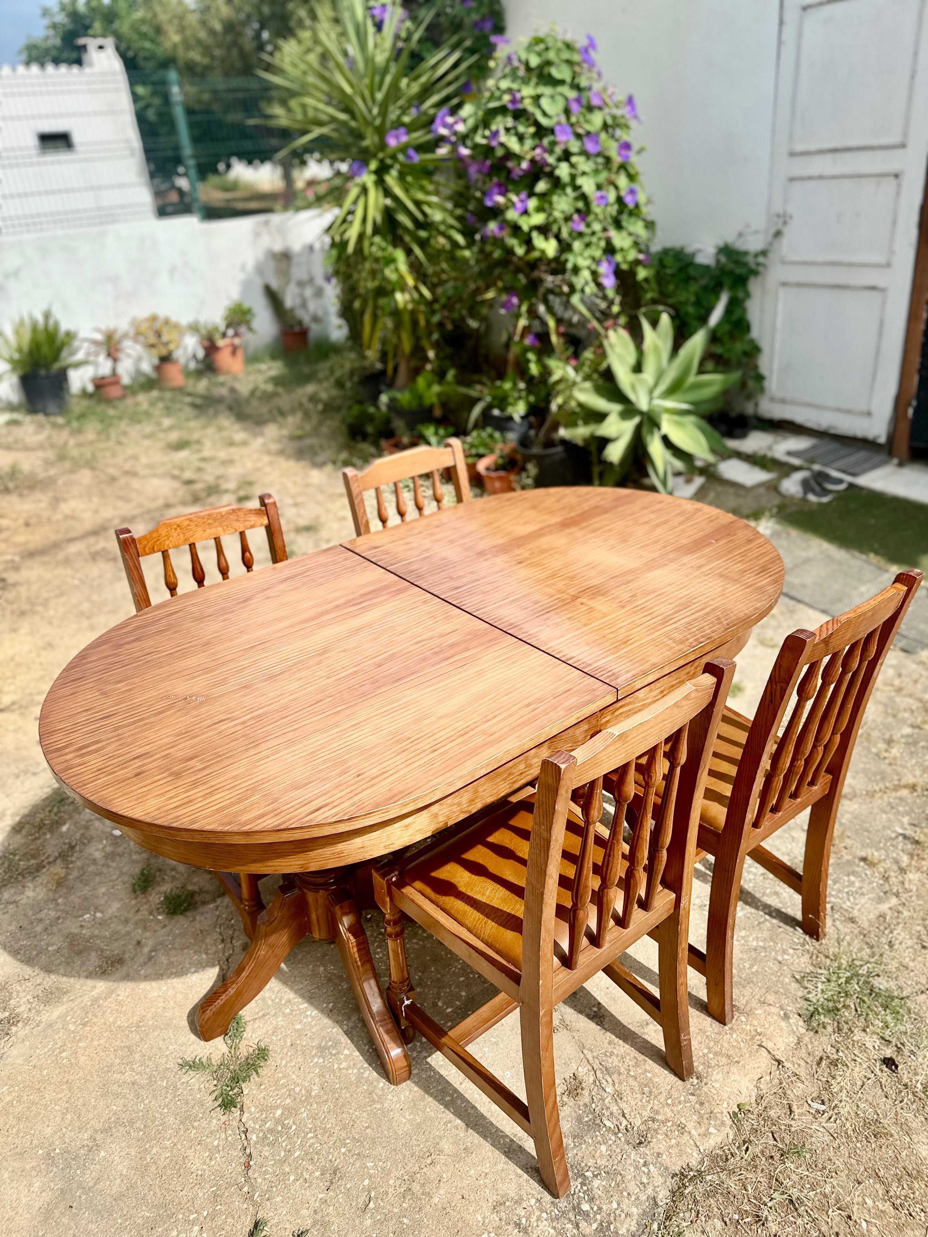Mesa de Jantar Oval – Clássica e Elegante
