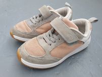Дитячі кросівки clarks.
