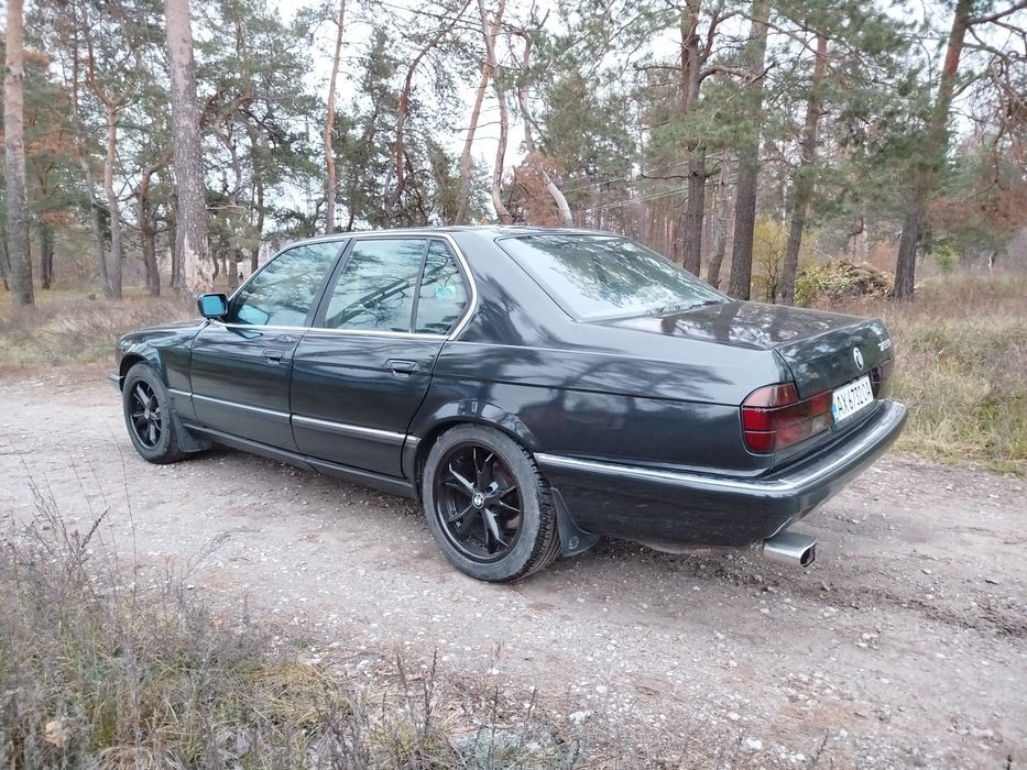 БМВ е32 735i в хорошем состоянии